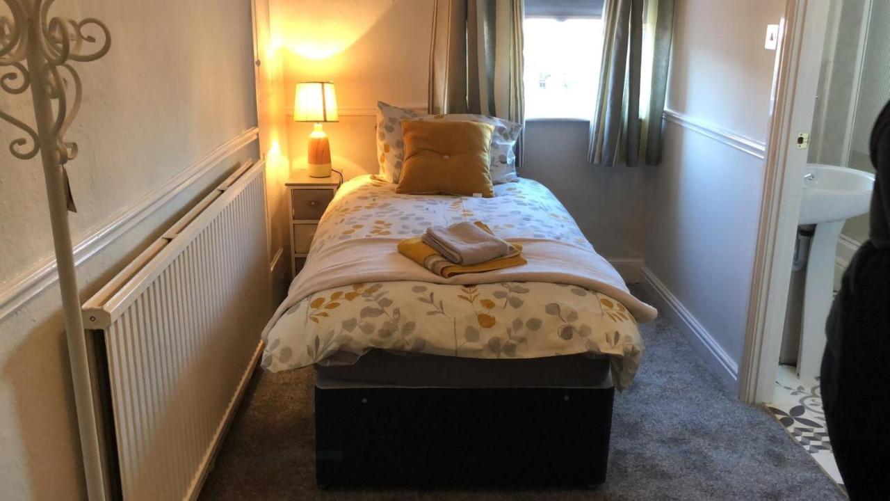 The New Wellington Hotel Brierley Hill Bagian luar foto