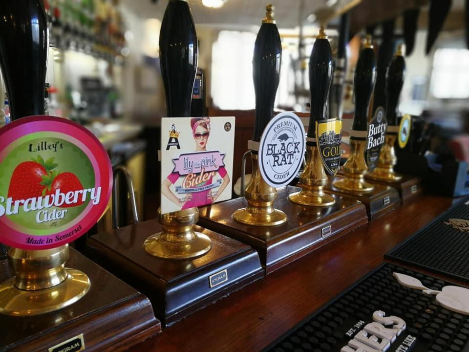 The New Wellington Hotel Brierley Hill Bagian luar foto
