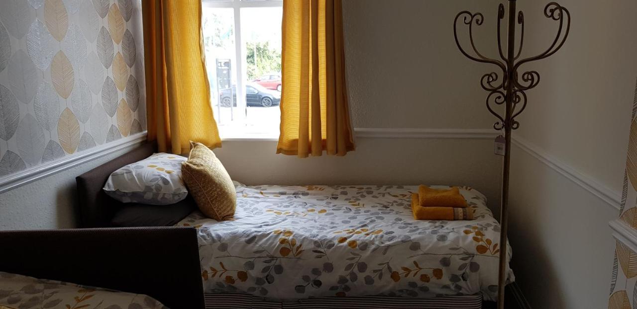 The New Wellington Hotel Brierley Hill Bagian luar foto